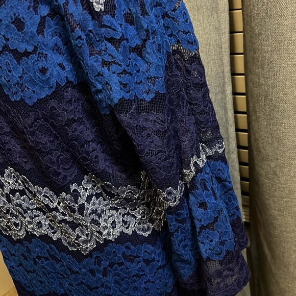 Blue lace dress - Picture 6 of 6